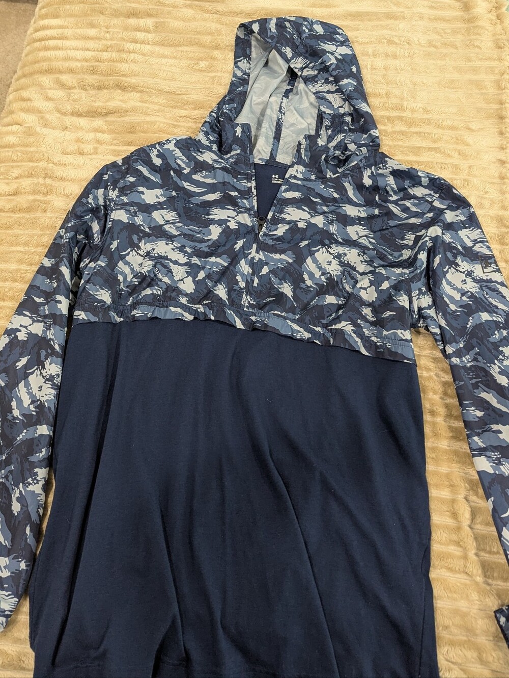 UnderArmour Lightweight Windbreaker. Blue